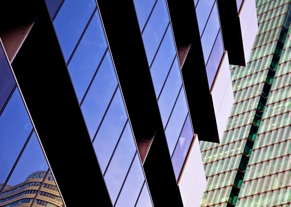 Futuristische architectre, moderne architectuur clouse omhoog, glazen venster patroon — Stockfoto