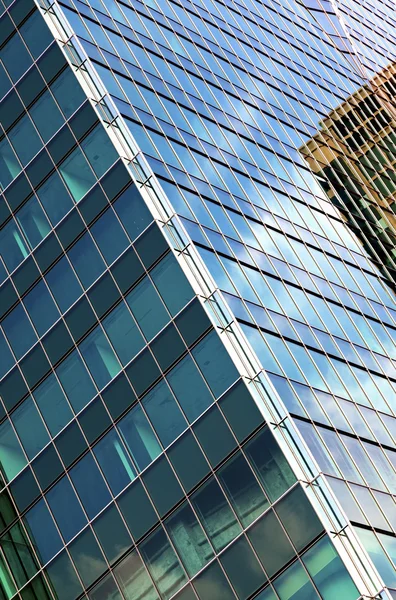Φουτουριστικό architectre, σύγχρονη αρχιτεκτονική clouse επάνω, το σχέδιο παράθυρο γυαλιού — Φωτογραφία Αρχείου