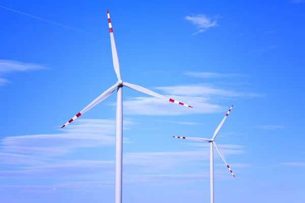 可再生能源-风力发电机组 — 图库照片