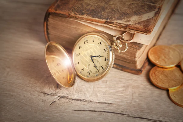 Golden pocket watch and law book — Stock Photo, Image