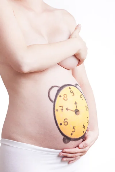 흰색 배경 위에 젊은 매력적인 임신한 여자의 아름 다운 배꼽 — 스톡 사진