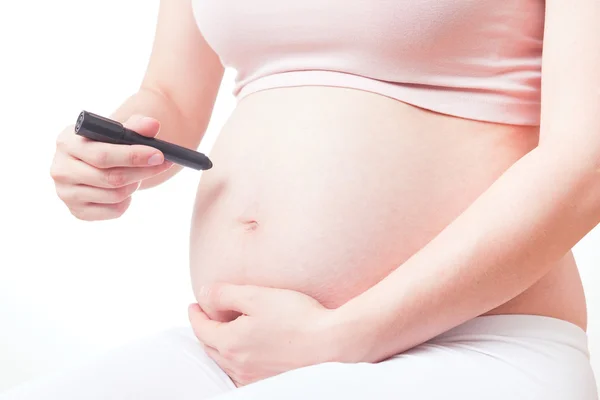 Süße schwangere Mutter erwartet ein Baby — Stockfoto
