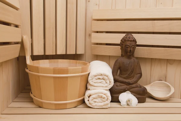 Ayurveda symbole dla relaksu i wewnętrzne piękno, posąg Buddy w saunie — Zdjęcie stockowe