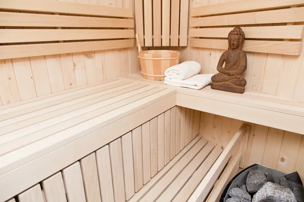 Ayurveda symbolen voor ontspanning en innerlijke schoonheid, Boeddhabeeld in sauna — Stockfoto
