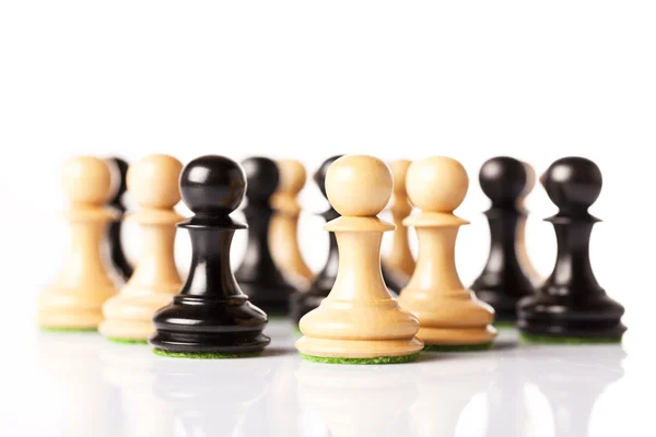 Kevert fekete-fehér sakkfigurák — Stock Fotó