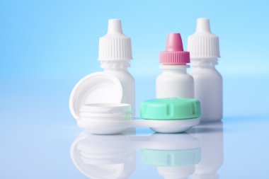 Göz damlaları ve göz lens, göz bakım kavramı