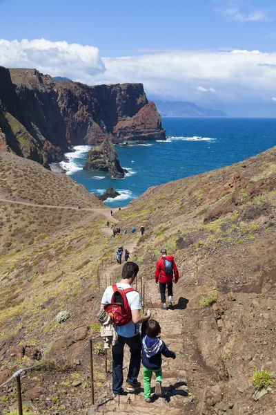 美丽景观在北海岸的蓬塔德圣洛伦索，马德拉岛东端 — 图库照片