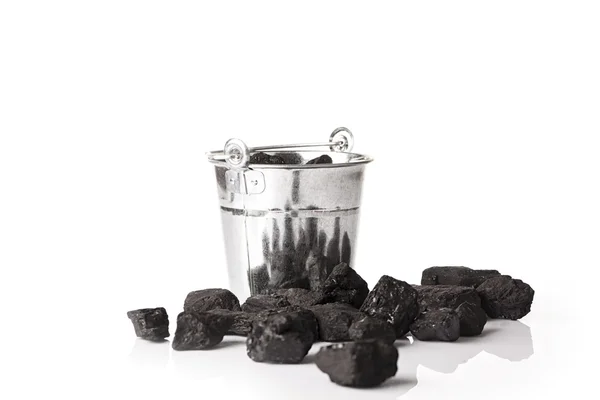 Kbelík plný uhlí — Stock fotografie