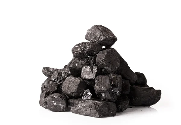 Hromada uhlí izolovaných na bílém pozadí — Stock fotografie