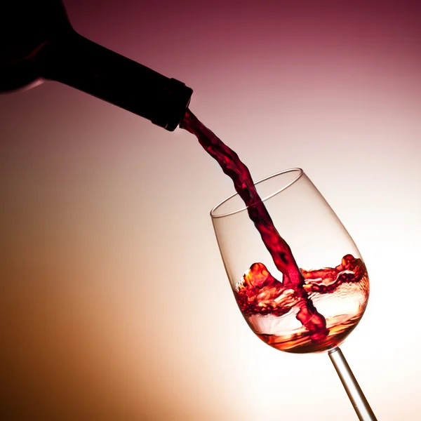 Bor splash, szakadó vörösbor — Stock Fotó