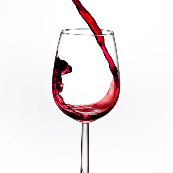 スプラッシュのワイン、赤ワインを注いで — ストック写真