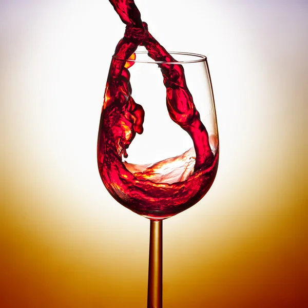 Rode wijn spatten, wijnproeverij concept — Stockfoto