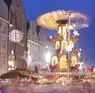Noel pazarı eski Pazar Meydanı Wroclaw, Polonya