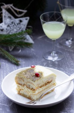 Matcha çayı ve limoncello ile yapılmış bir İtalyan tatlı tiramisusu..