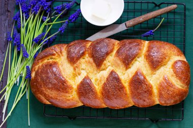 Challah hamur mayasından yapıldı, geleneksel bir tatlı ekmeği..