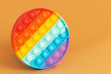 Popüler oyuncak, silikondan yapılmış anti-stres gökkuşağı renklerini ortaya çıkarıyor..