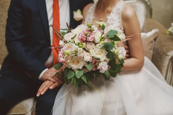 Bouquet di fiori nuziali — Foto Stock