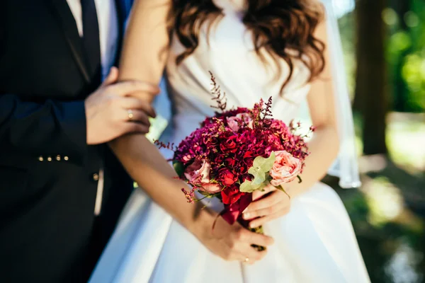 Bouquet di fiori nuziali — Foto Stock