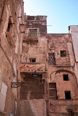 Taranto, İtalya - 06 Eylül 2020: Taranto Vecchia evleri