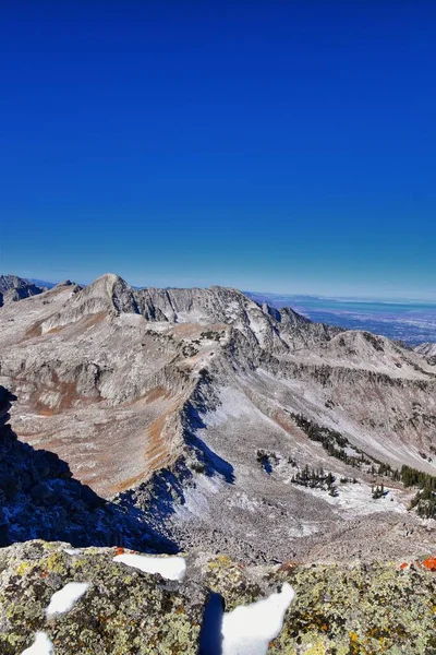 美国犹他州瓦萨奇落基山脉盐湖谷 从白发和菲弗霍恩小径俯瞰菲弗霍恩峰和孤峰荒野山景 — 图库照片