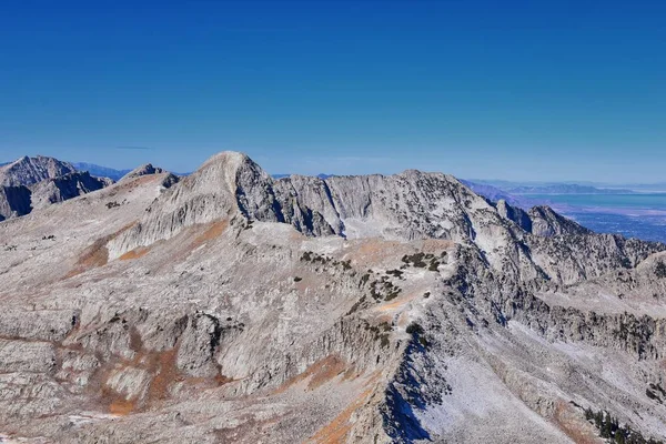 プファイファーホーン ピークとローン ピーク ワイルダネス山の風景を見るホワイト バルディとプファイファーホーン トレイルから ソルトレイク バレー ワサッチ ロッキー山脈 — ストック写真