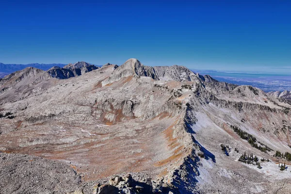 プファイファーホーン ピークとローン ピーク ワイルダネス山の風景を見るホワイト バルディとプファイファーホーン トレイルから ソルトレイク バレー ワサッチ ロッキー山脈 — ストック写真