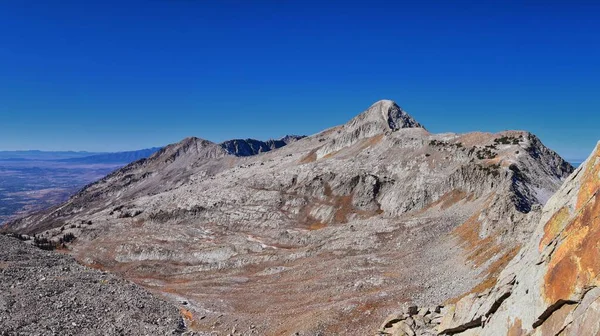 プファイファーホーン ピークとローン ピーク ワイルダネス山の風景を見るホワイト バルディとプファイファーホーン トレイルから ソルトレイク バレー ワサッチ ロッキー山脈 — ストック写真