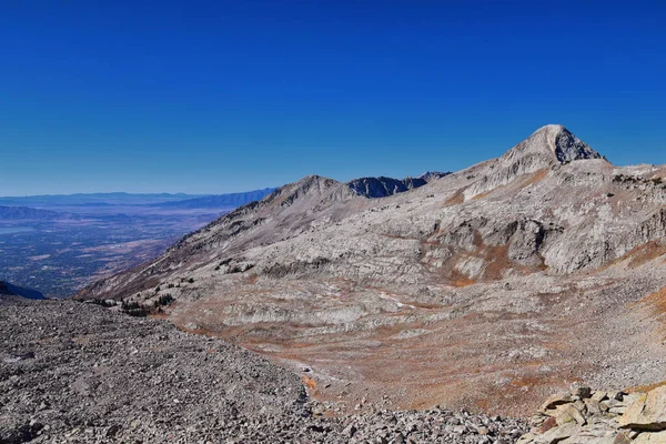 プファイファーホーン ピークとローン ピーク ワイルダネス山の風景を見るホワイト バルディとプファイファーホーン トレイルから ソルトレイク バレー ワサッチ ロッキー山脈 — ストック写真