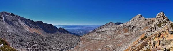 プファイファーホーン ピークとローン ピーク ワイルダネス山の風景を見るホワイト バルディとプファイファーホーン トレイルから ソルトレイク バレー ワサッチ ロッキー山脈 — ストック写真