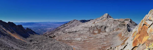 雄大な山の景色ローン ピーク ワイルダネスのフェルプス キャニオン ホワイト バルディとファイファーホーン トレイルのボックス エルダー ピーク ワサッチ — ストック写真