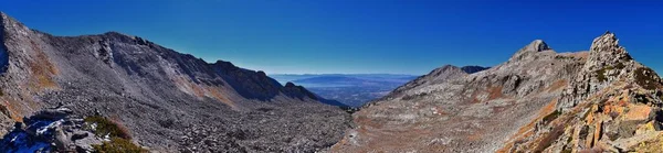 雄大な山の景色ローン ピーク ワイルダネスのフェルプス キャニオン ホワイト バルディとファイファーホーン トレイルのボックス エルダー ピーク ワサッチ — ストック写真