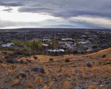 Utah Devlet Hastanesi, Bonneville Sahil Yolu 'ndan (BST) Provo Peyzaj Manzarası, Bonneville Gölü Büyük Salt Lake, Wasatch Front Rocky Dağları Utah' ın doğu kıyı şeridini takip eder. Birleşik Devletler