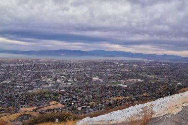 Kaydırak Kanyonu 'nun dağ manzarası, Y Patikası, Provo Tepesi, Slate Canyon, Rock Canyon, Wasatch Rocky dağ sırası, Utah, ABD. 