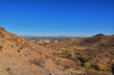 South Mountain Park ve Preserve 'den Phoenix Şehir Merkezi, Pima Canyon Hiking Patikası, Phoenix, Güney Arizona Çölü. Birleşik Devletler.
