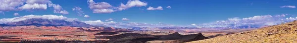 在犹他州西南部的圣乔治附近俯瞰华盛顿市的Shinob Kibe远足小径景观 南部和平部落的圣峰 美国西部 — 图库照片