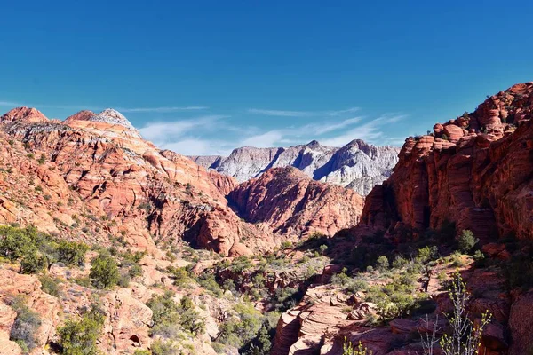 Padre Canyon, Kar Kanyonu Eyalet Parkı, Saddleback Tuacahn Çölü manzara yürüyüşü, Cliffs Ulusal Koruma Alanı Vahşi Doğası, St George, Utah, ABD. ABD.