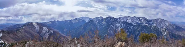 ロッキー山脈の景色グランデューアピークハイキングトレイル BonnevilleショアラインパイプラインオーバールックRattlesnake Gulchトレイル ウォッチフロント ソルトレイクシティ ユタ州 アメリカ合衆国 アメリカ — ストック写真