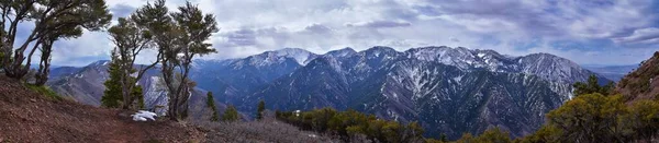 ロッキー山脈の景色グランデューアピークハイキングトレイル BonnevilleショアラインパイプラインオーバールックRattlesnake Gulchトレイル ウォッチフロント ソルトレイクシティ ユタ州 アメリカ合衆国 アメリカ — ストック写真