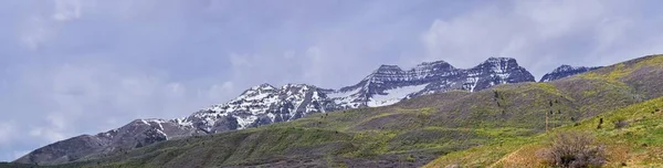 ディアークリーク貯水池近くのティンパノゴス山の裏側パノラマヘバーからの景色 フロントロッキー山脈を見てください ユタ州 アメリカ アメリカ — ストック写真