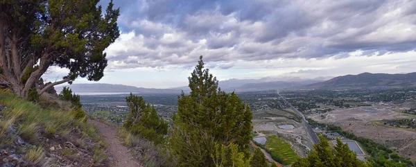프런트 Wasatch Front 풍경은 팀파노 구릉지를 보여준다 — 스톡 사진
