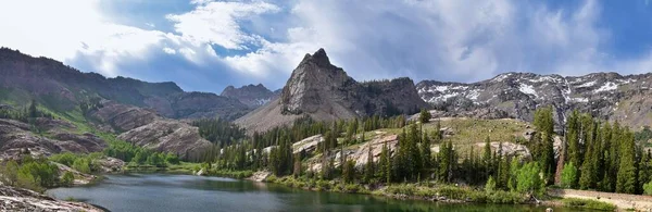 Rocky Mountains Sundial Peak Lake Blanche Hiking Trail Vista Views — стоковое фото