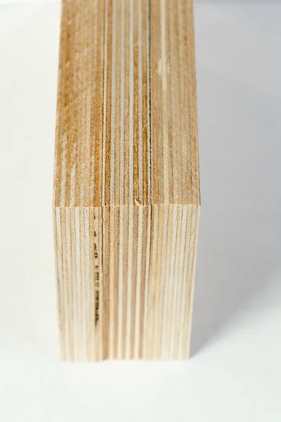 Makro kontrplak panoları yığılmış, tahta döşeme için