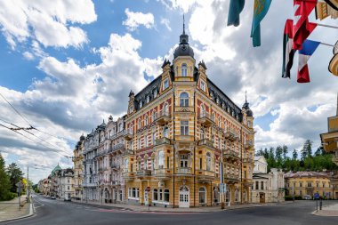 Marianske Lazne, Çek Cumhuriyeti - 2 Haziran 2020: Spa mimarisi - Hotel Zvon