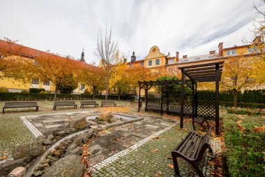 Chodova Plana, Çek Cumhuriyeti - 22 Ekim 2020: Küçük aile bira fabrikası Chodovar - Avlu - Bira Fabrikası Wellness Hotel U Sladka Bahçesi