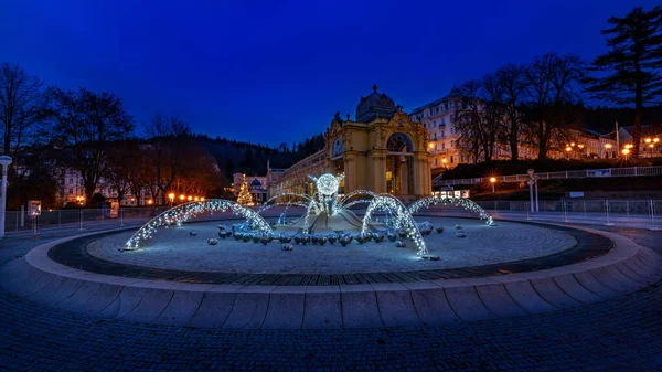 Marianske Lazne Tsjechië November 2020 Hoofdzuil Zingende Fontein Winter Avondfotografie — Stockfoto