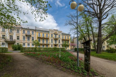 Frantiskovy Lazne, Çek Cumhuriyeti - 15 Mayıs 2021: Çek Cumhuriyeti 'nin batısındaki büyük Çek spa kenti Frantiskovy Lazne' nin (Franzensbad) Spa mimarisi (Karlovy Vary bölgesi))
