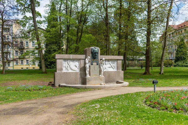 Pomnik Słynnego Niemieckiego Poety Myśliciela Johanna Wolfganga Goethego Parku Uzdrowiskowym — Zdjęcie stockowe