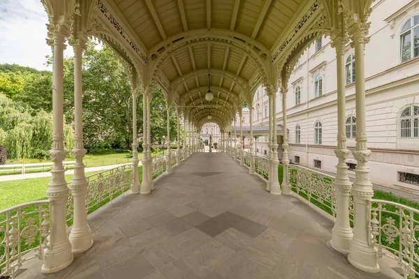 Park Colonnade Het Tsjechische Kuuroord Karlovy Vary Karlsbad Tsjechië Europa — Stockfoto