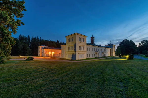 Castelo Estado Kynzvart Noite Castelo Está Localizado Perto Famosa Cidade — Fotografia de Stock