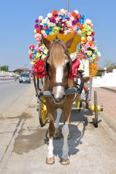 Carro en Lampang — Foto de Stock